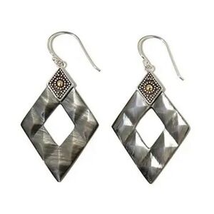 Manse sterling silver 18k Black mother of pearl earrings